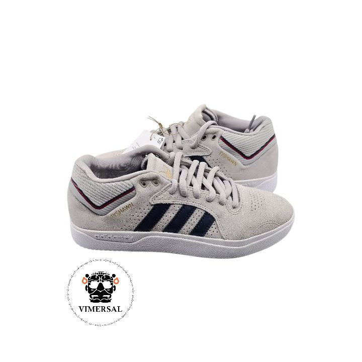 Tyshawn Skateboarding